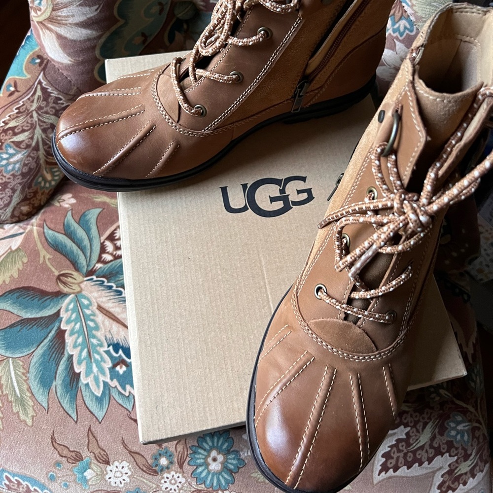 Ugg Hapsburg NWOB boots!
